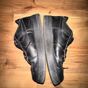 Used Nike AirForce 1 Black 8.5M
